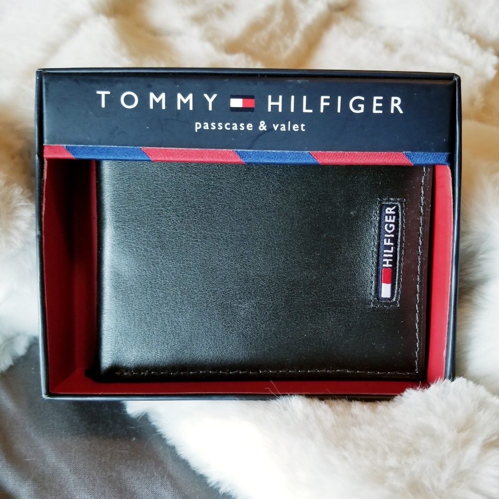❤SOLD❤Tommy Hilfiger Wallet